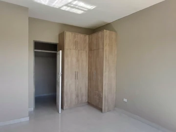 3 Bedroom Flat & Apartment