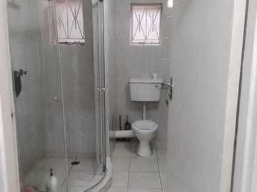 2 Bedroom Flat & Apartment